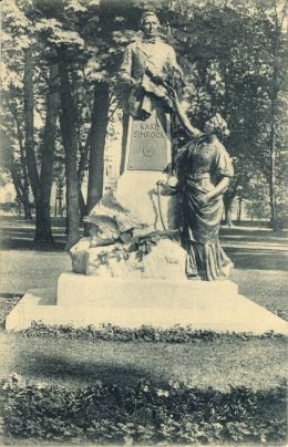 Karl Simrock - By Peter Wittgens (historische Ansichtskarte, eigenes Archiv) [GFDL (http://www.gnu.org/copyleft/fdl.html), CC-BY-SA-3.0 (http://creativecommons.org/licenses/by-sa/3.0/) or CC BY-SA 2.5-2.0-1.0 (http://creativecommons.org/licenses/by-sa/2.5-2.0-1.0)], via