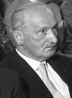 Martin Heidegger - By Willy Pragher (Landesarchiv Baden-Württenberg) [CC BY-SA 3.0 (http://creativecommons.org/licenses/by-sa/3.0)], via Wikimedia Commons