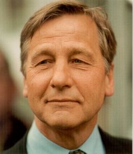 Wolfgang Clement - By Bundesministerium für Wirtschaft und Arbeit [Copyrighted free use], via Wikimedia Commons