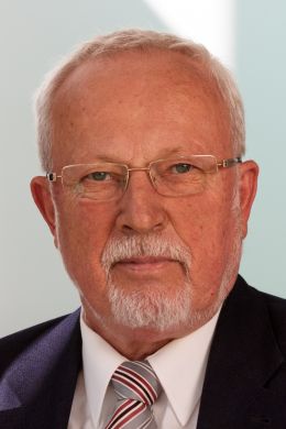 Lothar de Maizière - By Henryk Plötz (Own work) [CC BY-SA 3.0 (http://creativecommons.org/licenses/by-sa/3.0)], via Wikimedia Commons