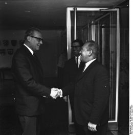 Zlatko "Tschik" Cajkovski - Bundesarchiv, B 145 Bild-F025341-0001 / Gräfingholt, Detlef / CC-BY-SA 3.0 [CC BY-SA 3.0 de (http://creativecommons.org/licenses/by-sa/3.0/de/deed.en)], via Wikimedia Commons