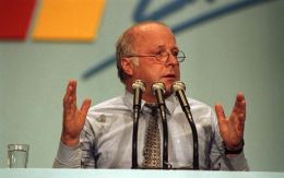 Norbert Blüm - Bundesarchiv, B 145 Bild-F078539-0037 / Schaack, Lothar / CC-BY-SA 3.0 [CC BY-SA 3.0 de (http://creativecommons.org/licenses/by-sa/3.0/de/deed.en)], via Wikimedia Commons