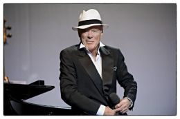 Michael Heltau - By Christoph Hellhake (Christoph Hellhake) [CC BY-SA 3.0 de (http://creativecommons.org/licenses/by-sa/3.0/de/deed.en)], via Wikimedia Commons