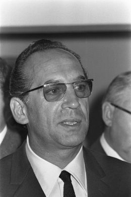 Max Merkel - By Kroon, Ron / Anefo [CC BY-SA 3.0 nl (http://creativecommons.org/licenses/by-sa/3.0/nl/deed.en)], via Wikimedia Commons