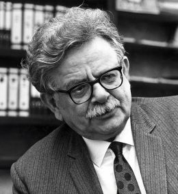 Dr. Elias Canetti - See page for author [CC BY-SA 3.0 nl (http://creativecommons.org/licenses/by-sa/3.0/nl/deed.en)], via Wikimedia Commons
