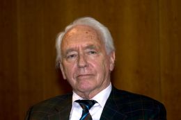 Wolf Schneider - By Sven Teschke, Büdingen (Deutsch: selbst fotografiert English: own work) [CC BY-SA 3.0 de (http://creativecommons.org/licenses/by-sa/3.0/de/deed.en)], via Wikimedia Commons