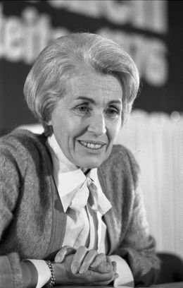 Dr. Hildegard Hamm-Brücher - Bundesarchiv, B 145 Bild-F049586-0029 / Gräfingholt, Detlef / CC-BY-SA 3.0 [CC BY-SA 3.0 de (http://creativecommons.org/licenses/by-sa/3.0/de/deed.en)], via Wikimedia Commons