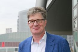 Roger Willemsen - By blu-news.org (Roger Willemsen) [CC BY-SA 2.0 (http://creativecommons.org/licenses/by-sa/2.0)], via Wikimedia Commons