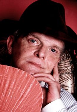 Truman Capote - Jack Mitchell [CC BY-SA 4.0-3.0-2.5-2.0-1.0 (http://creativecommons.org/licenses/by-sa/4.0-3.0-2.5-2.0-1.0)], via Wikimedia Commons