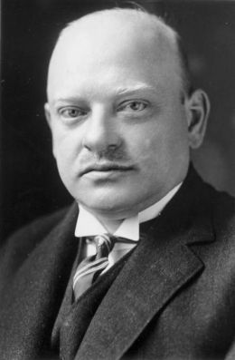 Gustav Stresemann - Bundesarchiv, Bild 146-1989-040-27 / CC-BY-SA 3.0 [CC BY-SA 3.0 de (http://creativecommons.org/licenses/by-sa/3.0/de/deed.en)], via Wikimedia Commons