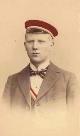 Dr. Kurt Glaser - See page for author [Public domain], via Wikimedia Commons