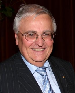 Dr. Theo Zwanziger - © Manuel Heinrich / Wikimedia Commons, via Wikimedia Commons