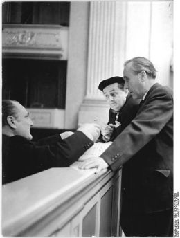 Werner Egk - Bundesarchiv, Bild 183-52173-0001 / Kemlein, Eva / CC-BY-SA 3.0 [CC BY-SA 3.0 de (http://creativecommons.org/licenses/by-sa/3.0/de/deed.en)], via Wikimedia Commons