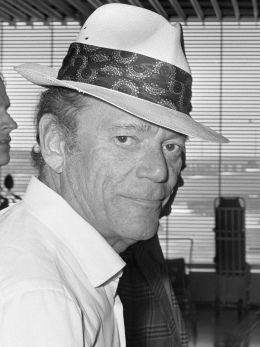 Eddie Constantine - By Rob C. Croes / Anefo (Nationaal Archief) [CC BY-SA 3.0 nl (http://creativecommons.org/licenses/by-sa/3.0/nl/deed.en)], via Wikimedia Commons