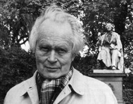 Piet Hein - By André Savik (Own work) [GFDL (http://www.gnu.org/copyleft/fdl.html) or CC BY 3.0 (http://creativecommons.org/licenses/by/3.0)], via Wikimedia Commons