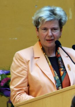 Waltraud Klasnic - By Hermann A.M. Mucke (Own work) [GFDL (http://www.gnu.org/copyleft/fdl.html), CC-BY-SA-3.0 (http://creativecommons.org/licenses/by-sa/3.0/) or CC BY 2.5 (http://creativecommons.org/licenses/by/2.5)], via Wikimedia Commons