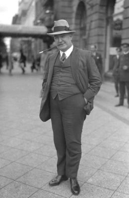 Edgar Wallace - Bundesarchiv, Bild 102-13109 / CC-BY-SA 3.0 [CC BY-SA 3.0 de (http://creativecommons.org/licenses/by-sa/3.0/de/deed.en)], via Wikimedia Commons