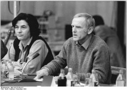 Günter de Bruyn - Bundesarchiv, Bild 183-Z1229-317 / Senft, Gabriele / CC-BY-SA 3.0 [CC BY-SA 3.0 de (http://creativecommons.org/licenses/by-sa/3.0/de/deed.en)], via Wikimedia Commons