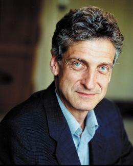 Dr. Josef Cap - By SPÖ Presse und Kommunikation Foto: Peter Rigaud (Flickr: Cap - Portrait) [CC BY-SA 2.0 (http://creativecommons.org/licenses/by-sa/2.0)], via Wikimedia Commons