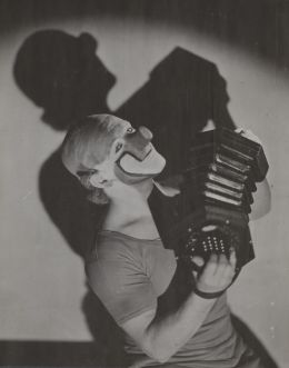 José Andreo "Charlie" Rivel - By Unknown photographer (GaHetNa (Nationaal Archief NL)) [Public domain], via Wikimedia Commons