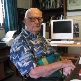 Arthur C. Clarke - By en:User:Mamyjomarash (Amy Marash) (en:Image:Clarke sm.jpg) [Public domain], via Wikimedia Commons
