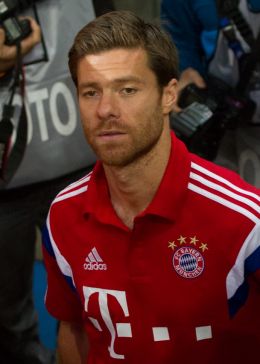 Xabi Alonso - By Uwe Bassenhoff (Flickr: S04 - FCB (12 von 133)) [CC BY-SA 2.0 (http://creativecommons.org/licenses/by-sa/2.0)], via Wikimedia Commons