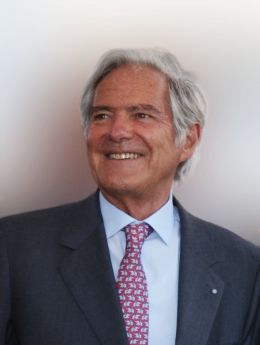 Prof. Dr. Roland Berger - By ConsMunich_US-Botschafter_Philip_D._Murphy_bei_seiner_Ansprache_(7643236246).jpg: U.S. Consulate General Munich from Germany derivative work: Hic et nunc [Public domain], via Wikimedia Commons