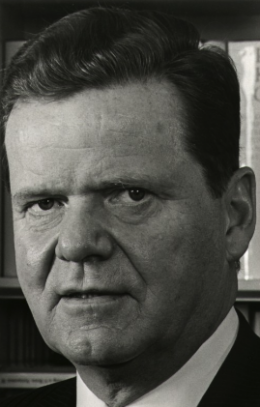 Eberhard von Brauchitsch - https://www.wissen.de