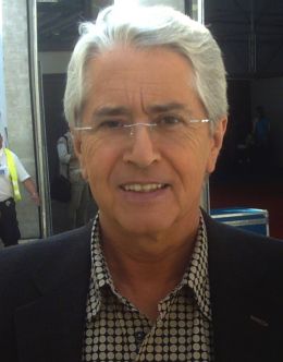 Frank Elstner - By No machine-readable author provided. THOMAS~commonswiki assumed (based on copyright claims). [GFDL (http://www.gnu.org/copyleft/fdl.html) or CC-BY-SA-3.0 (http://creativecommons.org/licenses/by-sa/3.0/)], via Wikimedia Commons