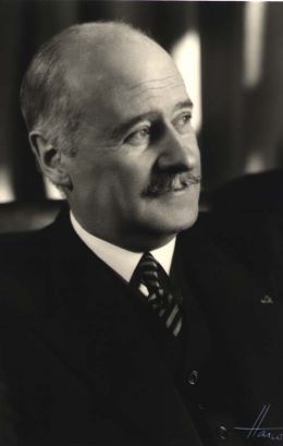 André François-Poncet - By Rechteinhaber ist das Internationale Rote Kreuz, das die Verwendung sämtlicher Inhalte seiner Webseite jedermann ohne jede Einschränkung unter der Bedingung der Quellennennung ausdrücklich gestattet. (Internationales Rotes Kreuz/[1]) [Attribution], via