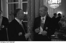 Maurice Couve de Murville - Bundesarchiv, B 145 Bild-F026332-0019A / Gathmann, Jens / CC-BY-SA 3.0 [CC BY-SA 3.0 de (http://creativecommons.org/licenses/by-sa/3.0/de/deed.en)], via Wikimedia Commons