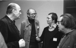 Erich Fried - Bundesarchiv, Bild 183-Z1229-303 / Senft, Gabriele / CC-BY-SA 3.0 [CC BY-SA 3.0 de (http://creativecommons.org/licenses/by-sa/3.0/de/deed.en)], via Wikimedia Commons