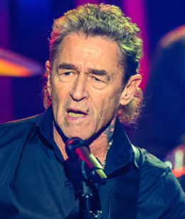 Peter Maffay - https://de.wikipedia.org/wiki/