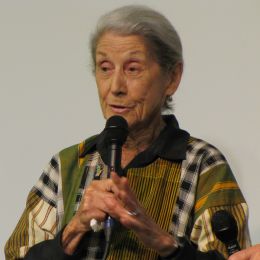 Nadine Gordimer - By Vogler (Own work) [CC BY-SA 3.0 (http://creativecommons.org/licenses/by-sa/3.0)], via Wikimedia Commons