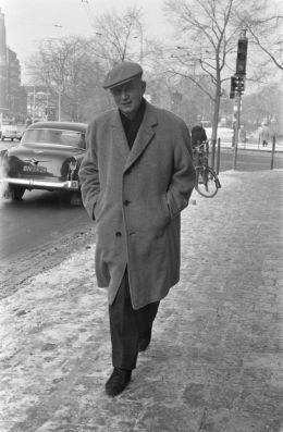 Helmut Käutner - By Pot, Harry / Anefo (Nationaal Archief, Den Haag, Rijksfotoarchief: Fotocollectie Algemeen Nederlands Fotopersbureau (ANEFO), 1945-1989 - negatiefstroken zwart/wit, nummer toegang 2.24.01.05, bestanddeelnummer 910-9501) (Nationaal Archief Fotocollectie 