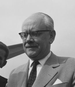 Dr. Fritz Bock - By Gelderen, Hugo van / Anefo [CC BY-SA 3.0 nl (http://creativecommons.org/licenses/by-sa/3.0/nl/deed.en)], via Wikimedia Commons