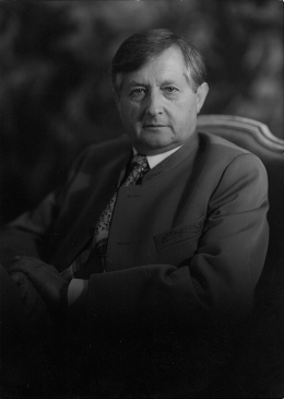 Anton Neuhäusler - By Walter Sahm, Fotostudio Sahm in München, www.fotostudio-sahm.de (Scan of photograph) [CC BY-SA 4.0 (http://creativecommons.org/licenses/by-sa/4.0)], via Wikimedia Commons