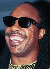 Stevie Wonder - https://de.wikipedia.org/wiki/Stevie_Wonder