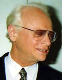 Ephraim Kishon - By Assis1 (Nachoom Assis צילום: נחום עסיס) (Own work) [CC BY-SA 4.0 (http://creativecommons.org/licenses/by-sa/4.0)], via Wikimedia Commons