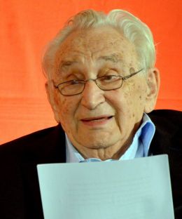 Egon Bahr - By SPD Schleswig Holstein (https://www.flickr.com/photos/spd-sh/14765147074/) [CC BY 2.0 (http://creativecommons.org/licenses/by/2.0)], via Wikimedia Commons